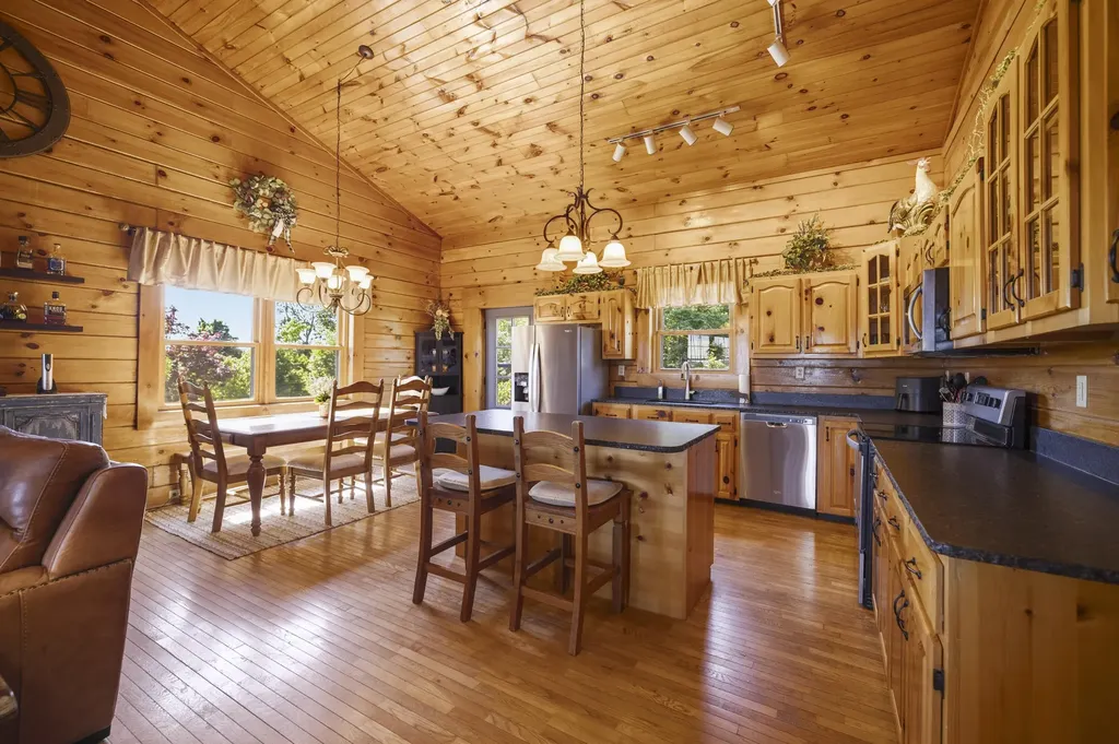 2827 Highway 3447 Mckee KY 40447