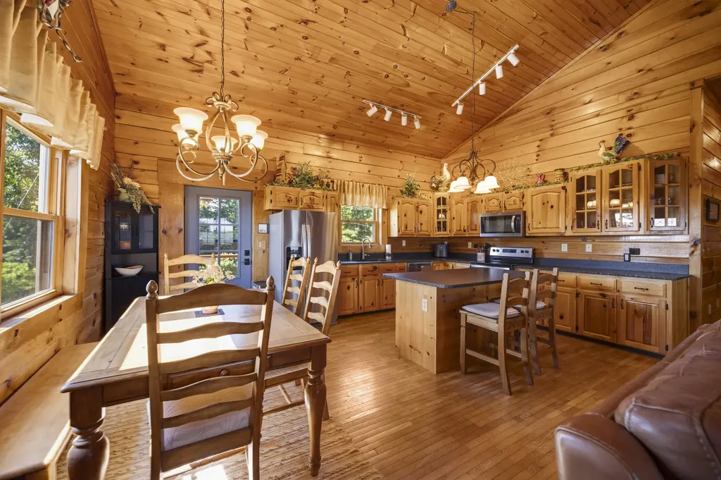 2827 Highway 3447 Mckee KY 40447
