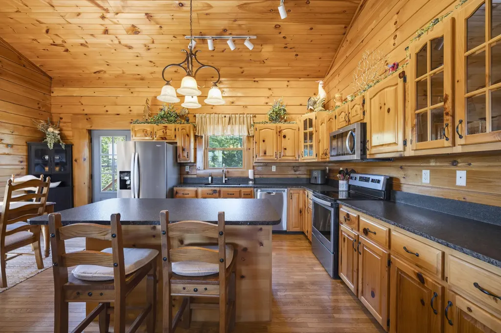 2827 Highway 3447 Mckee KY 40447
