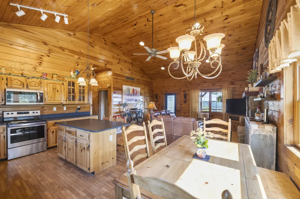2827 Highway 3447 Mckee KY 40447