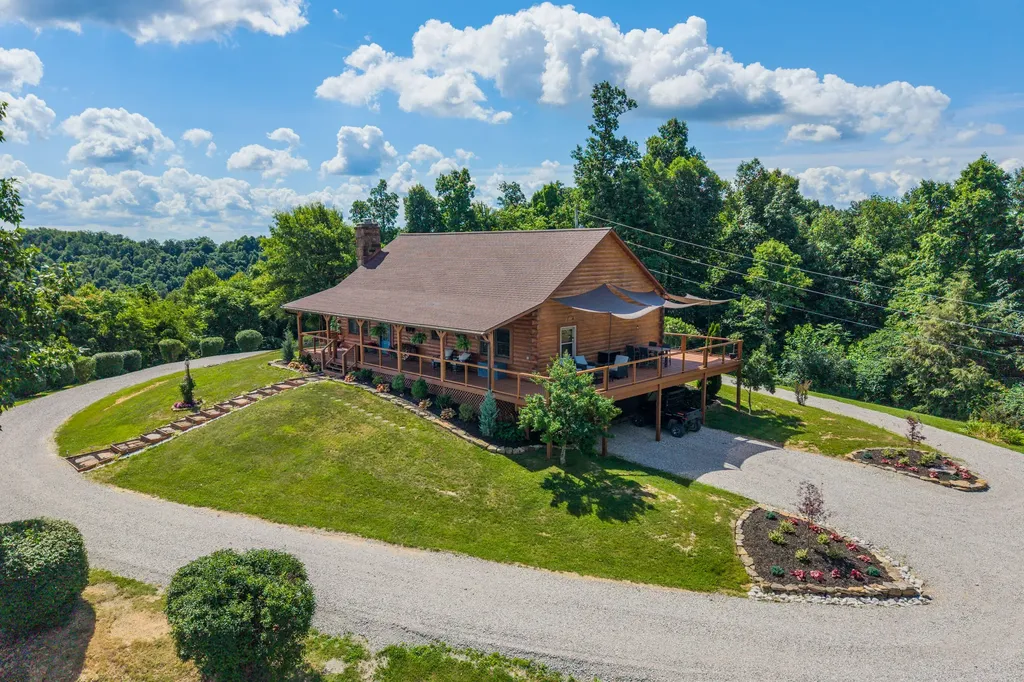 2827 Highway 3447 Mckee KY 40447
