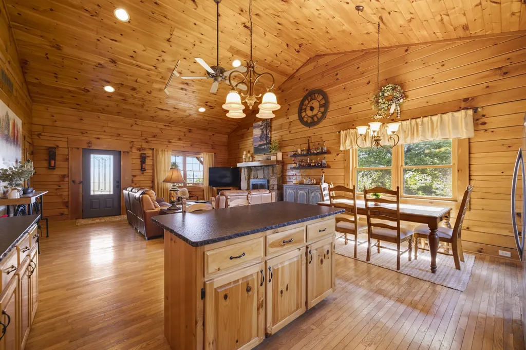 2827 Highway 3447 Mckee KY 40447