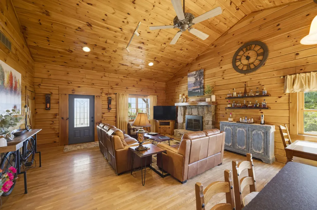 2827 Highway 3447 Mckee KY 40447