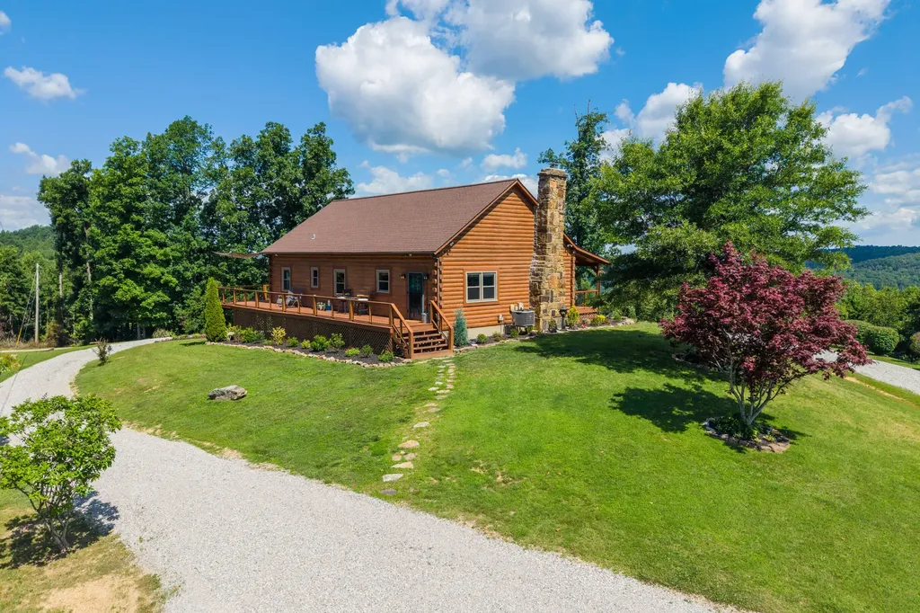 2827 Highway 3447 Mckee KY 40447
