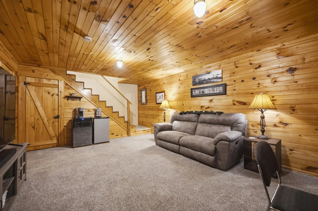 2827 Highway 3447 Mckee KY 40447