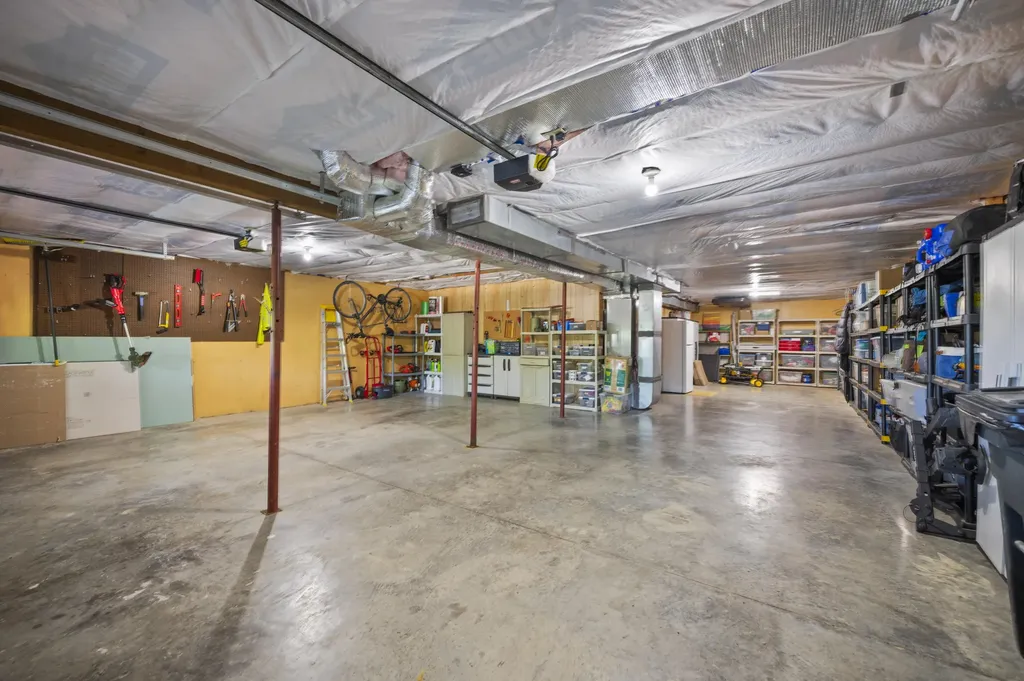 2827 Highway 3447 Mckee KY 40447