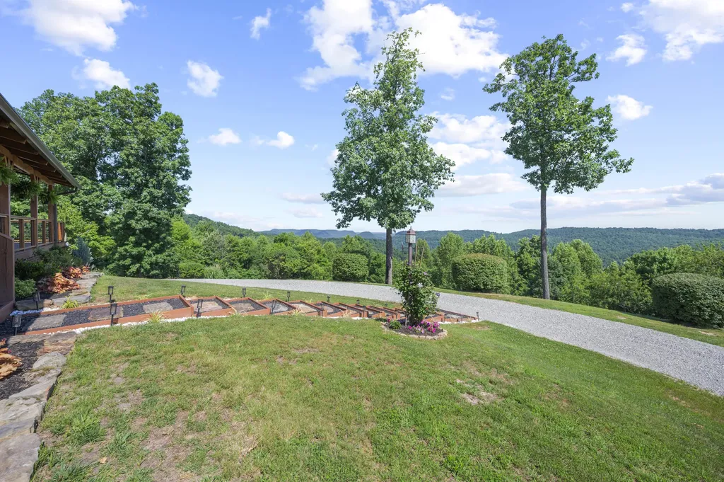 2827 Highway 3447 Mckee KY 40447