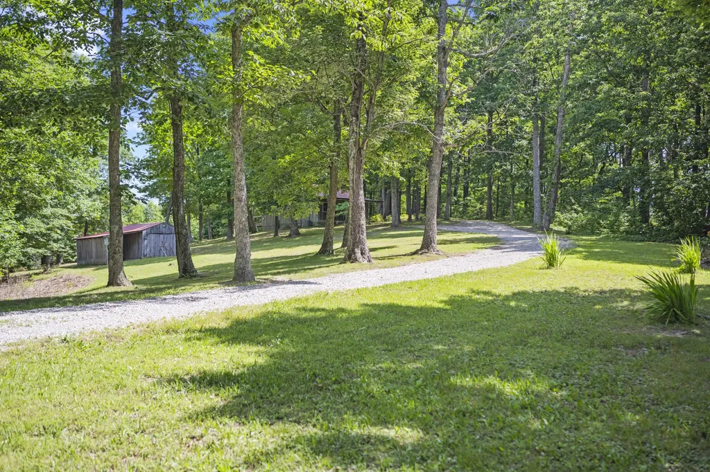 2827 Highway 3447 Mckee KY 40447