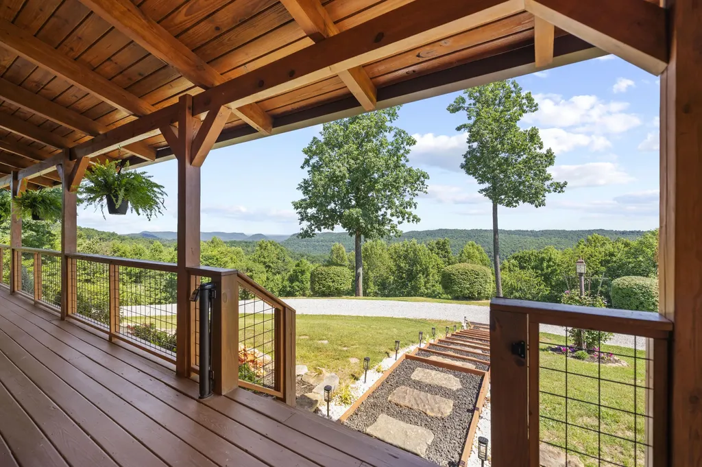2827 Highway 3447 Mckee KY 40447