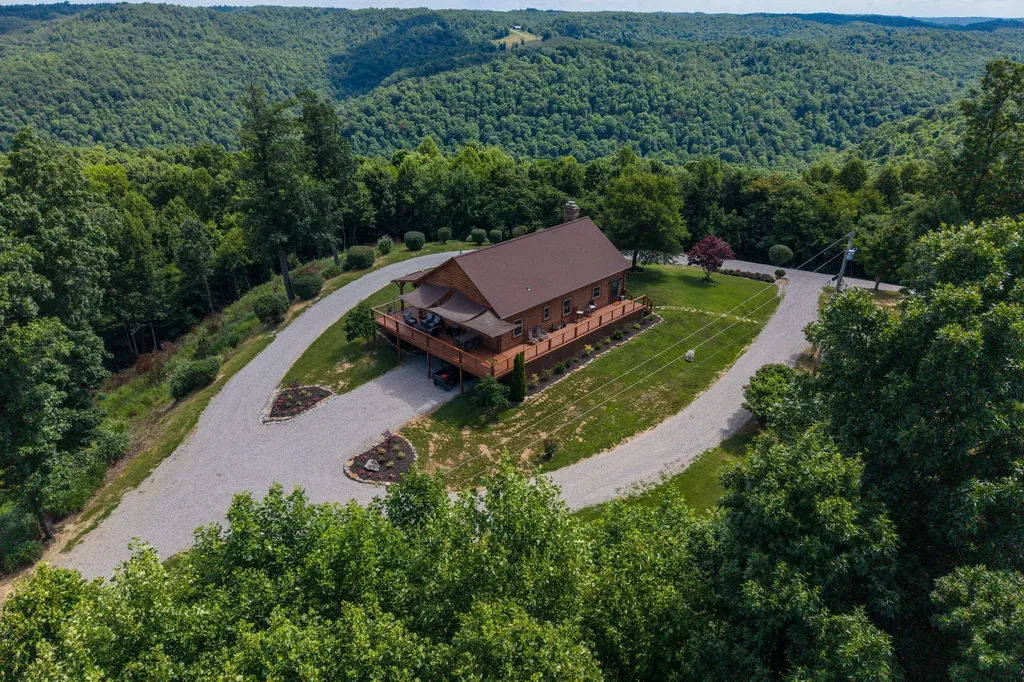 2827 Highway 3447 Mckee KY 40447