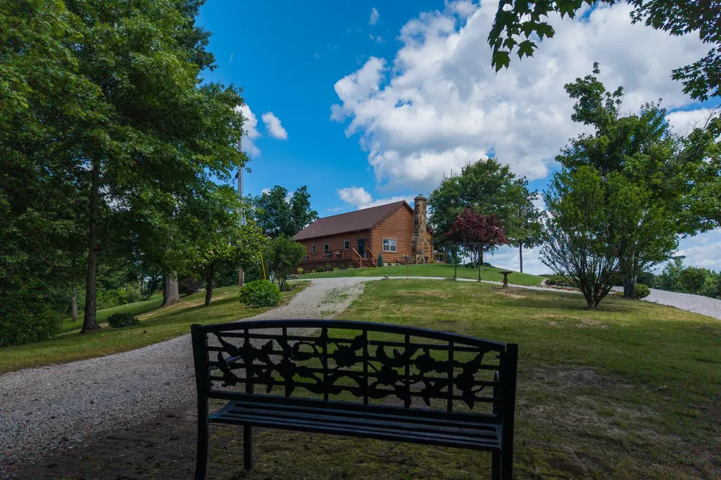 2827 Highway 3447 Mckee KY 40447