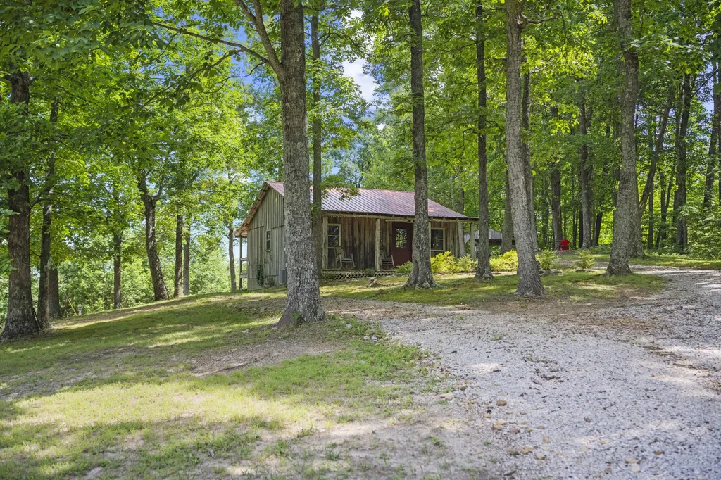 2827 Highway 3447 Mckee KY 40447