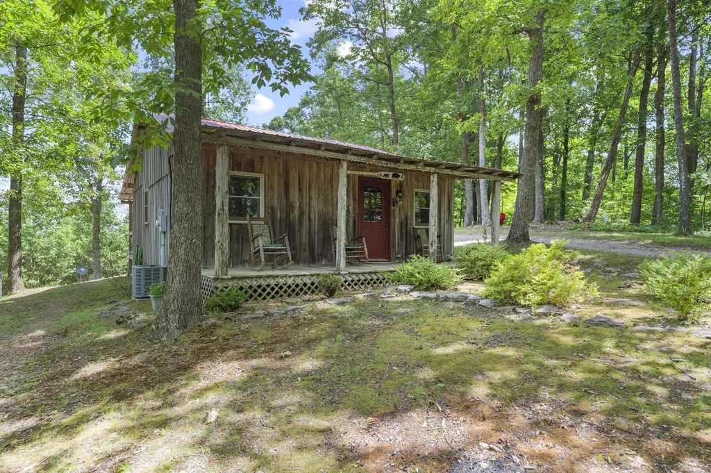 2827 Highway 3447 Mckee KY 40447