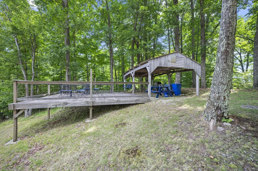 2827 Highway 3447 Mckee KY 40447