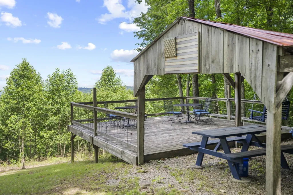 2827 Highway 3447 Mckee KY 40447