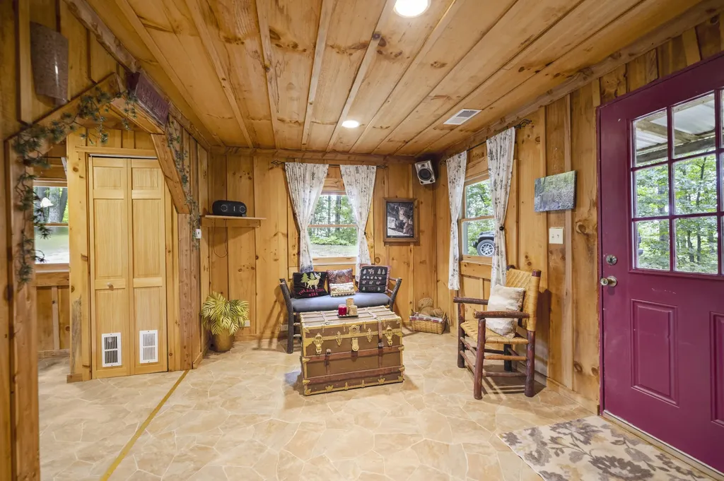 2827 Highway 3447 Mckee KY 40447