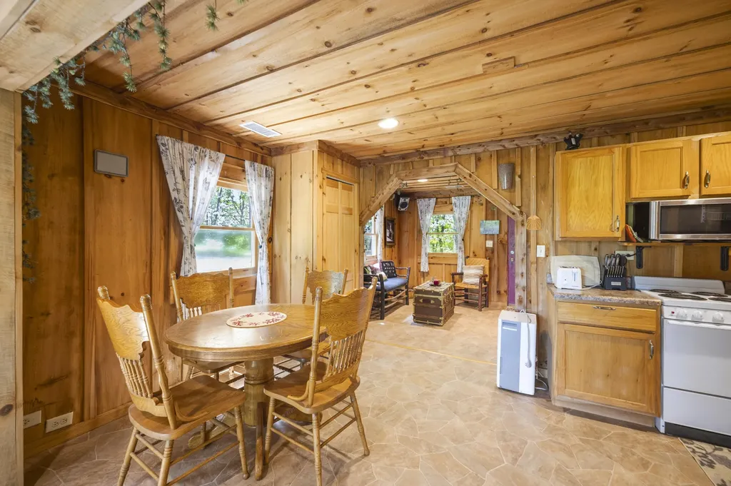 2827 Highway 3447 Mckee KY 40447