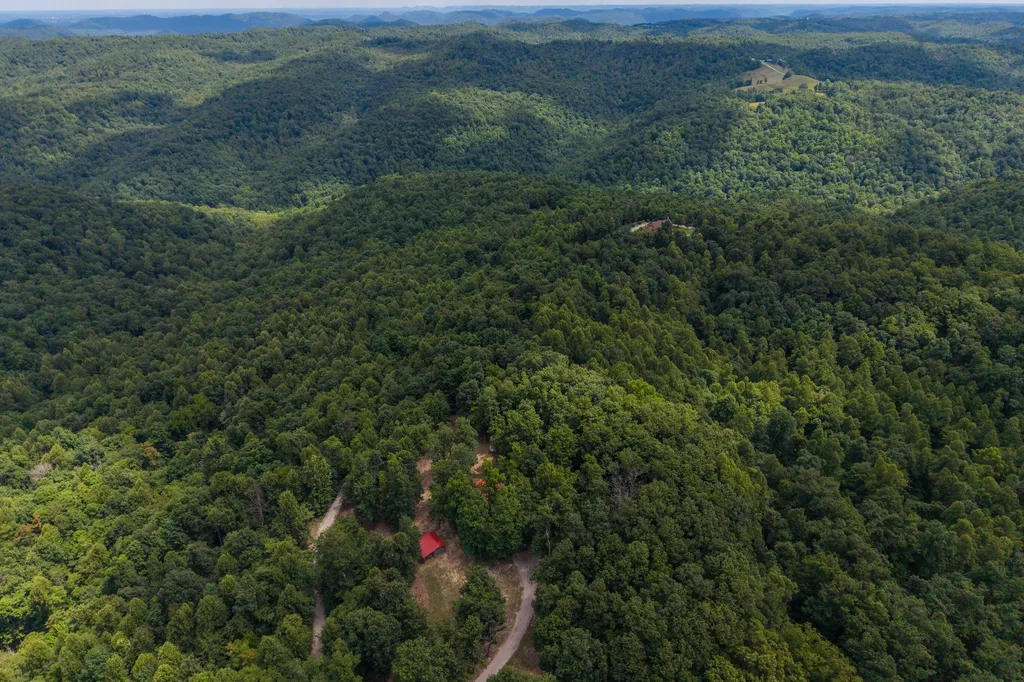2827 Highway 3447 Mckee KY 40447