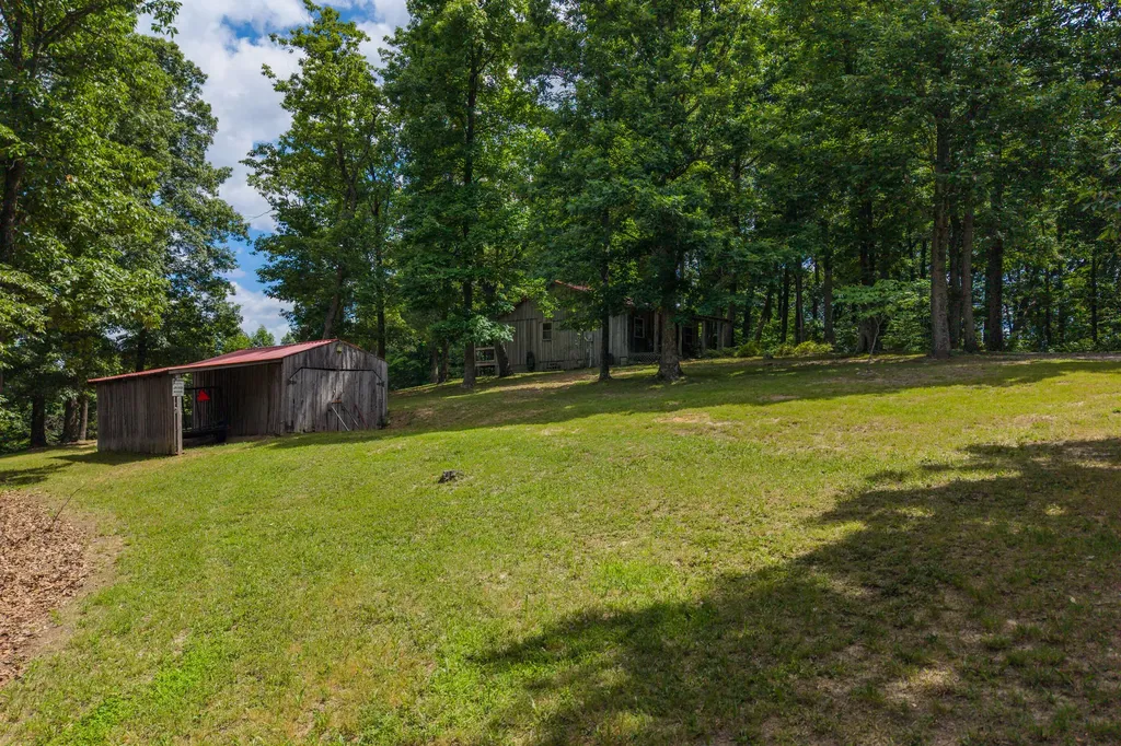 2827 Highway 3447 Mckee KY 40447