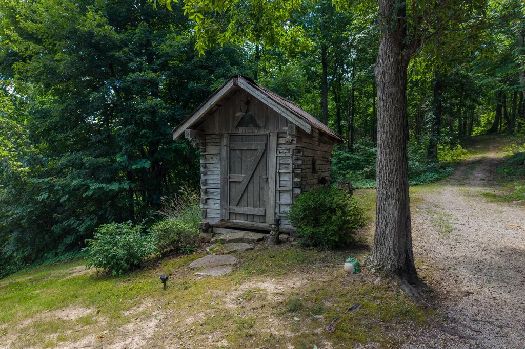 2827 Highway 3447 Mckee KY 40447