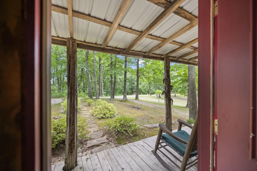 2827 Highway 3447 Mckee KY 40447