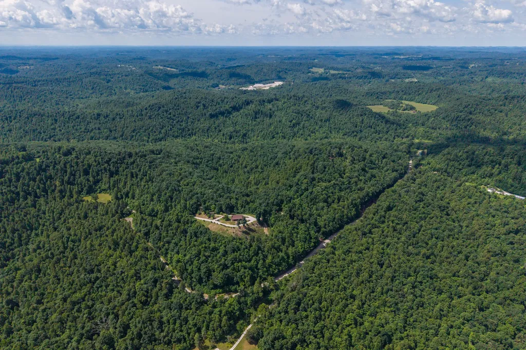 2827 Highway 3447 Mckee KY 40447