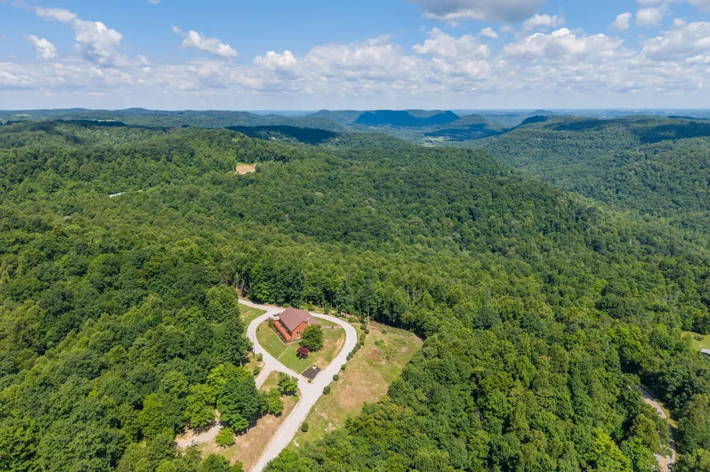 2827 Highway 3447 Mckee KY 40447