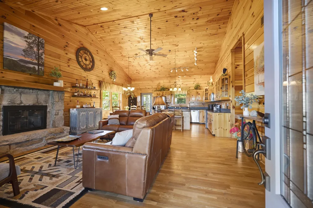 2827 Highway 3447 Mckee KY 40447