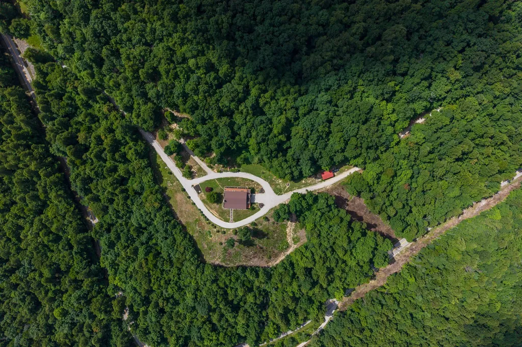 2827 Highway 3447 Mckee KY 40447
