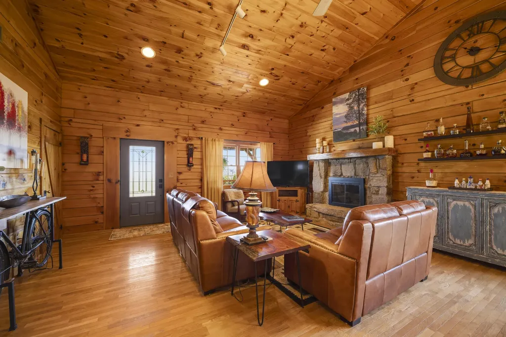 2827 Highway 3447 Mckee KY 40447