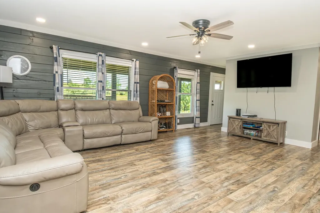 199 State Highway 746 Wellington KY 40387