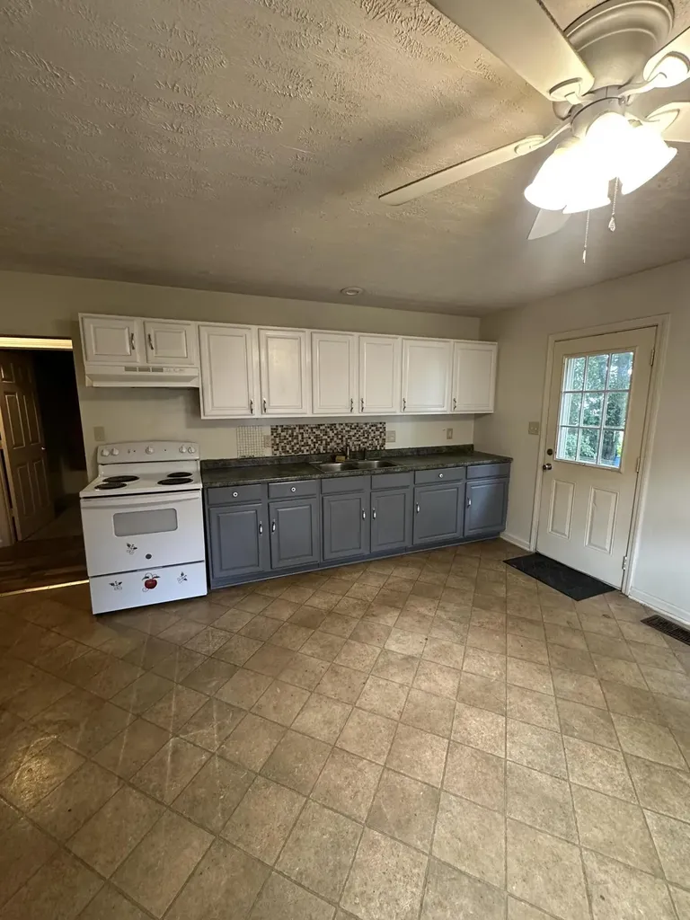 220 E Washington Street Winchester KY 40391