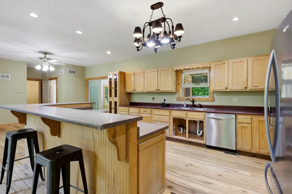 1840 Pleasant Valley Road Bradfordsville KY 40009
