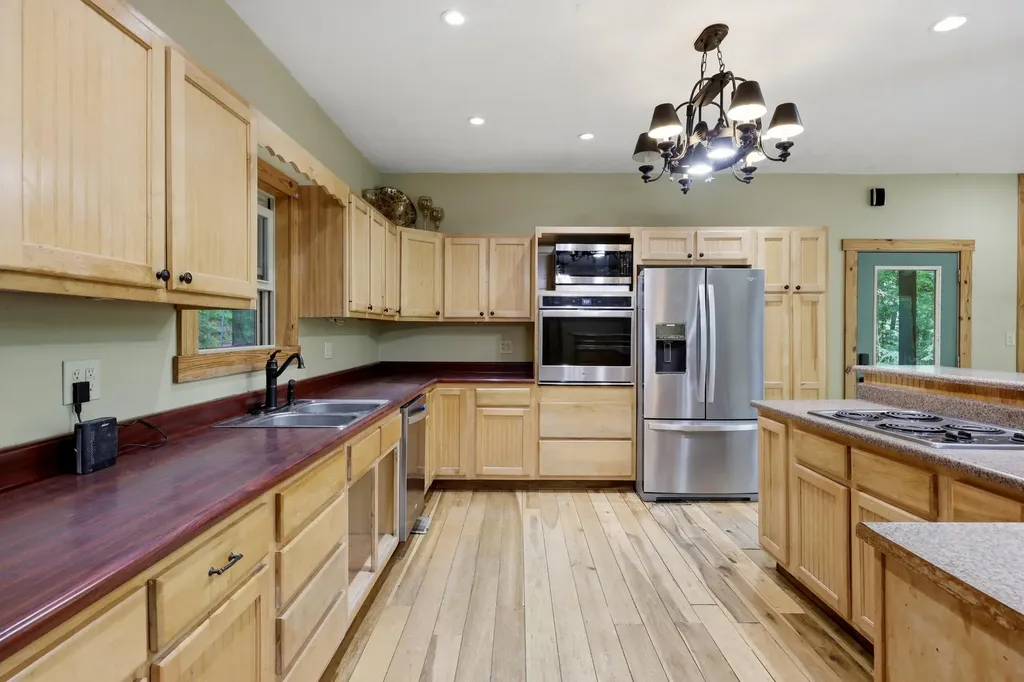 1840 Pleasant Valley Road Bradfordsville KY 40009