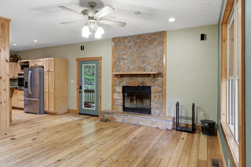 1840 Pleasant Valley Road Bradfordsville KY 40009