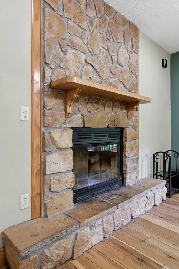 1840 Pleasant Valley Road Bradfordsville KY 40009