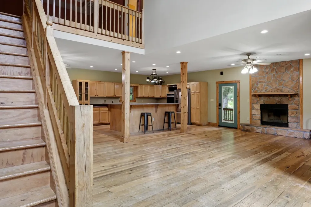 1840 Pleasant Valley Road Bradfordsville KY 40009