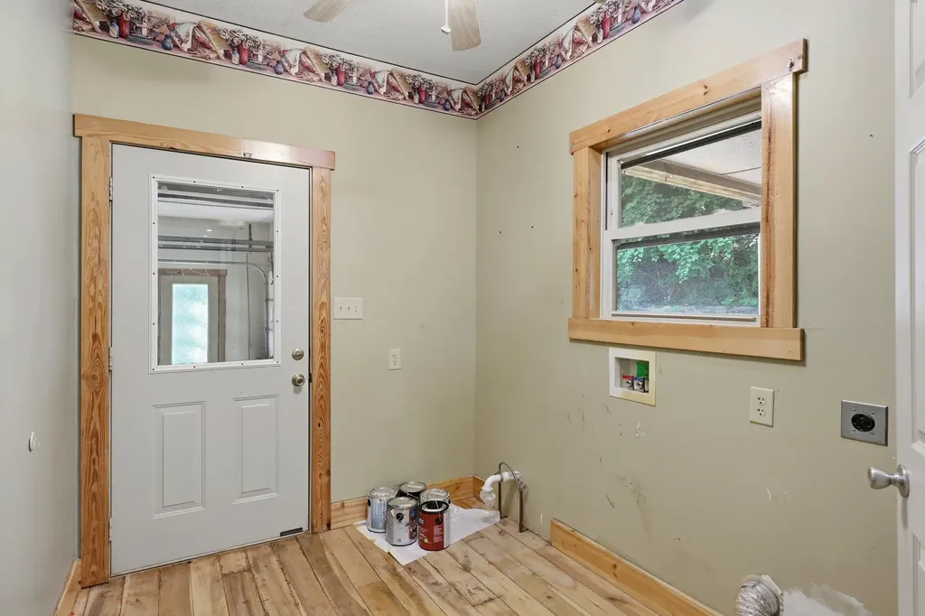 1840 Pleasant Valley Road Bradfordsville KY 40009