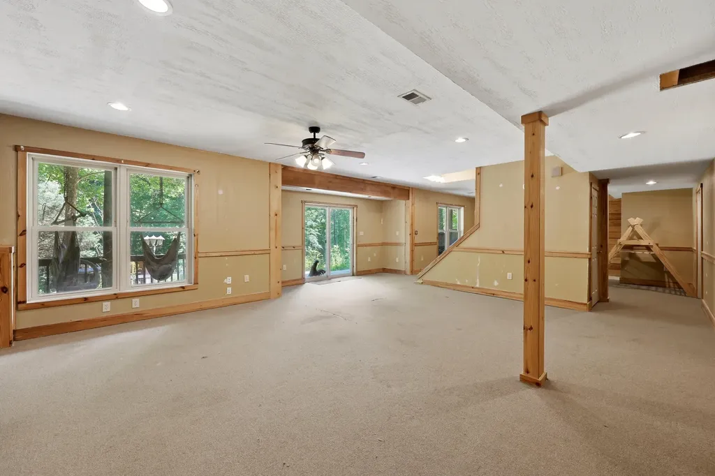1840 Pleasant Valley Road Bradfordsville KY 40009