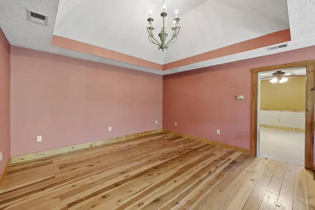 1840 Pleasant Valley Road Bradfordsville KY 40009