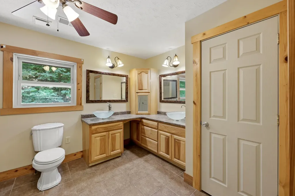 1840 Pleasant Valley Road Bradfordsville KY 40009
