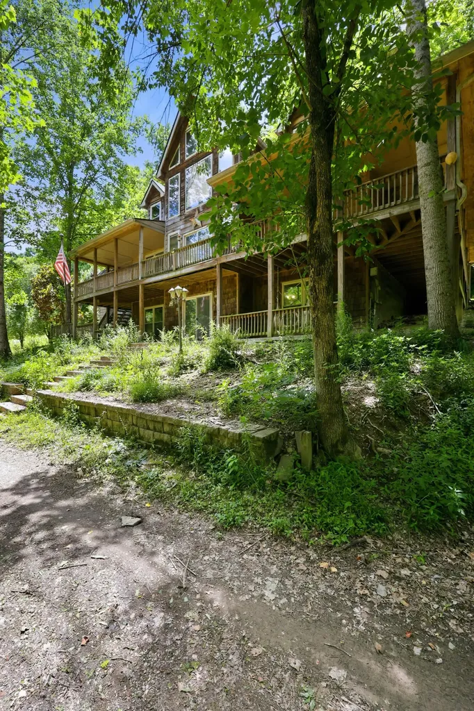 1840 Pleasant Valley Road Bradfordsville KY 40009