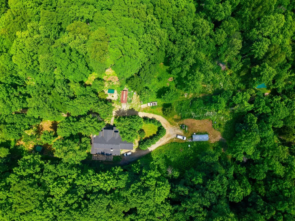 1840 Pleasant Valley Road Bradfordsville KY 40009