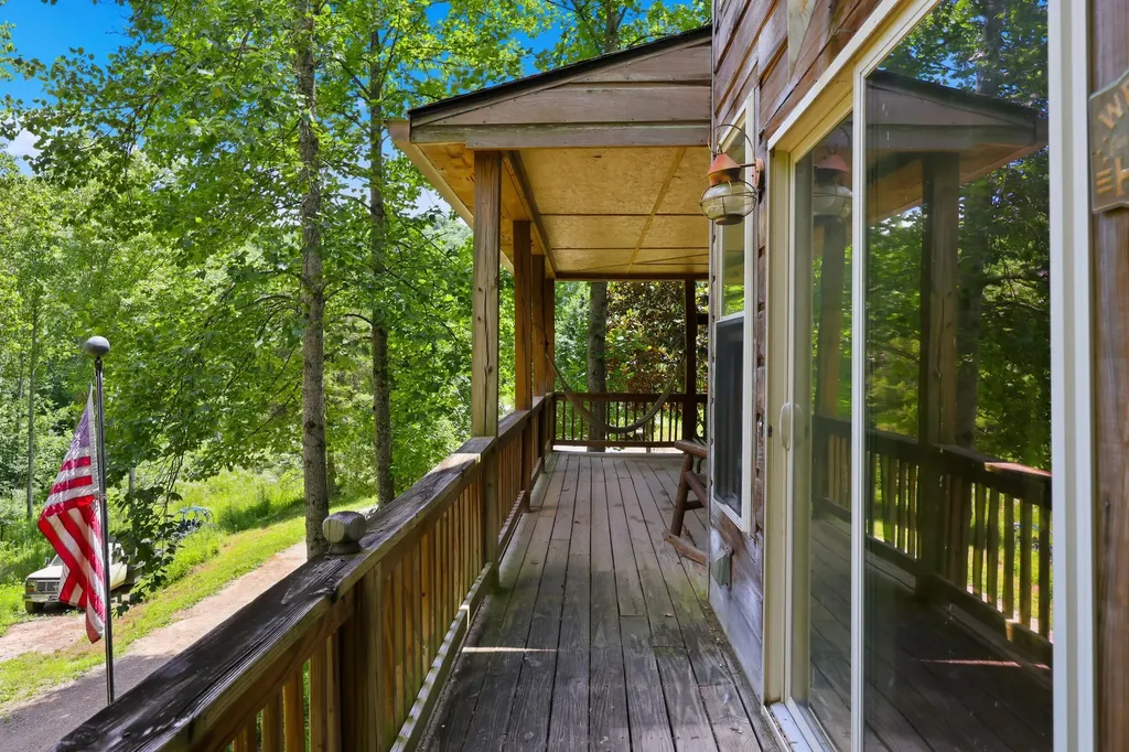 1840 Pleasant Valley Road Bradfordsville KY 40009