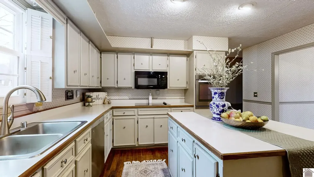 1551 Oxford Drive Murray KY 42071