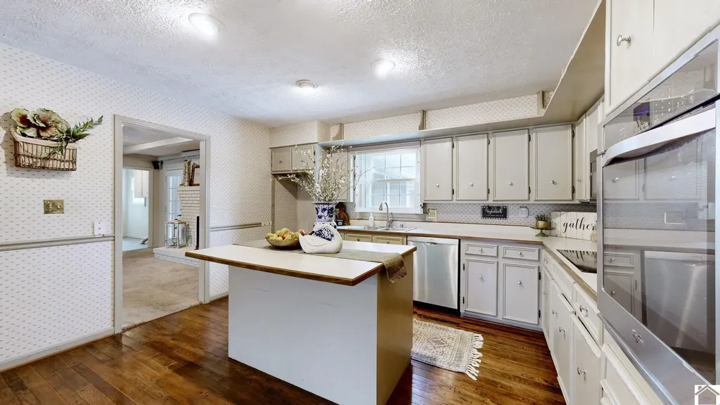 1551 Oxford Drive Murray KY 42071