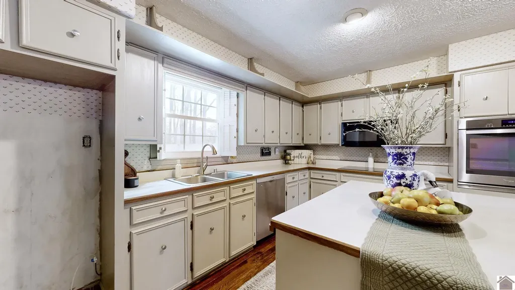 1551 Oxford Drive Murray KY 42071