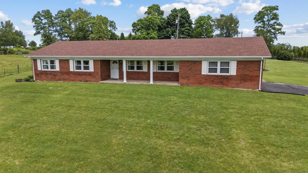 1055 Graves Road Stamping Ground KY 40379