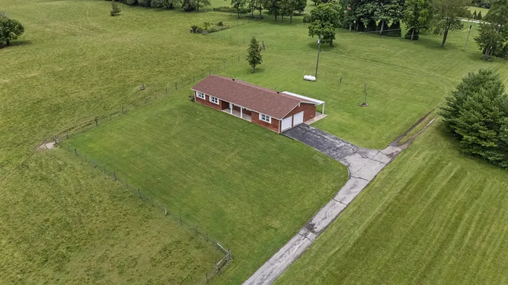 1055 Graves Road Stamping Ground KY 40379