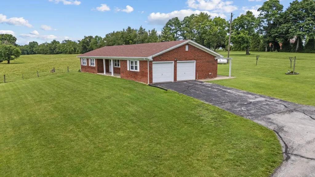 1055 Graves Road Stamping Ground KY 40379